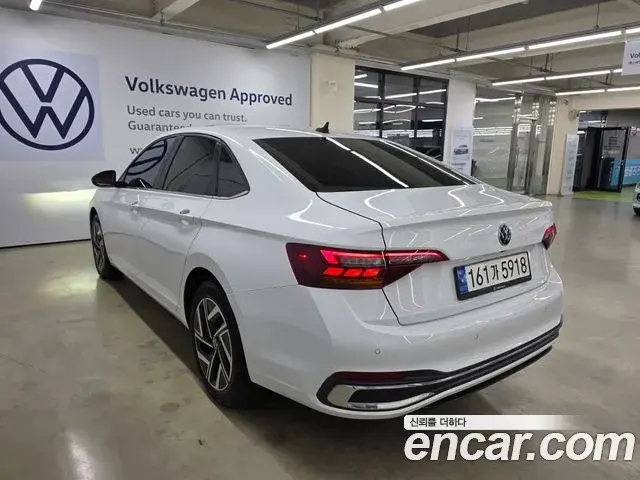 Volkswagen Jetta 2022 — Şəkil 18/20