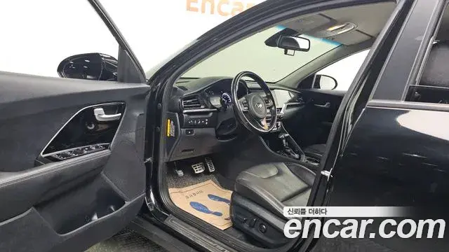 Kia Niro 2019 — ფოტო 17/20