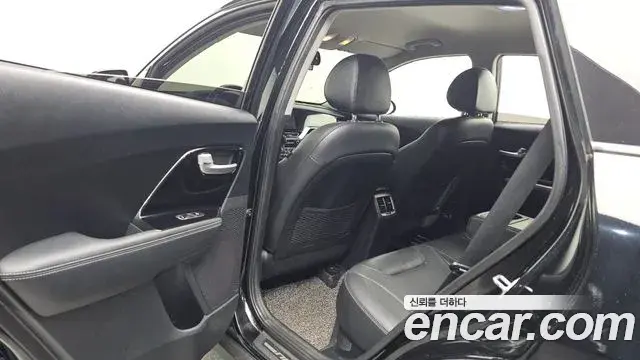 Kia Niro 2019 — ფოტო 12/20