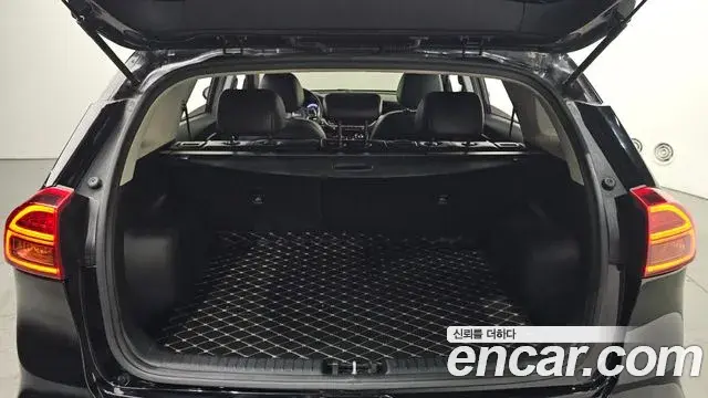 Kia Niro 2019 — ფოტო 14/20
