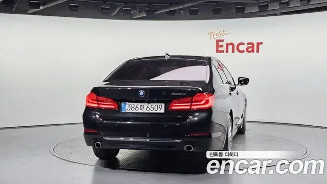 BMW 5 Series 2018 — ფოტო 20/20