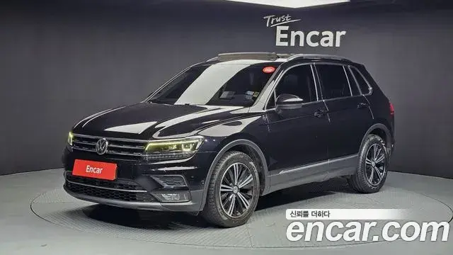 Volkswagen Tiguan 2018 — Şəkil 12/20