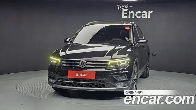 Volkswagen Tiguan 2018 — Şəkil 16/20