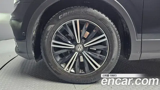 Volkswagen Tiguan 2018 — Şəkil 19/20