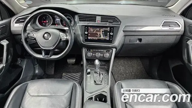 Volkswagen Tiguan 2018 — Şəkil 17/20