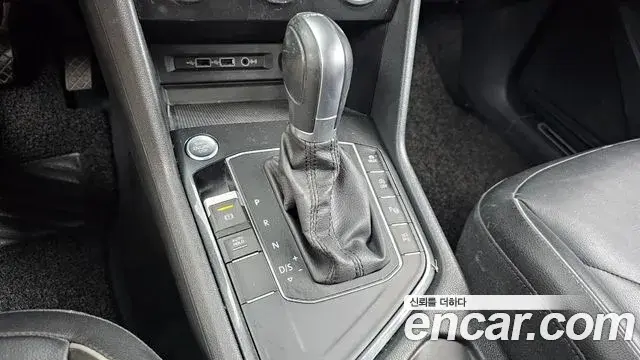 Volkswagen Tiguan 2018 — Şəkil 8/20