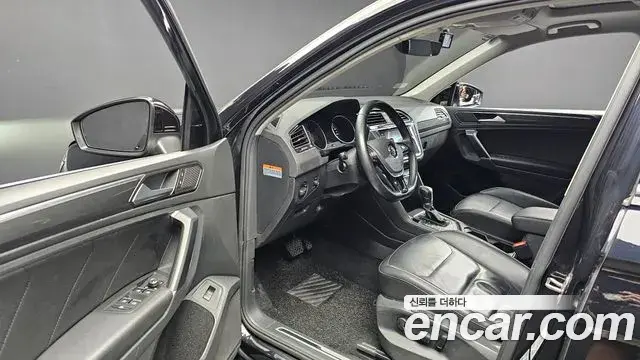Volkswagen Tiguan 2018 — Şəkil 15/20