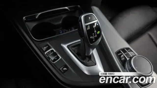 BMW 3 Series 2018 — Фото 9/20