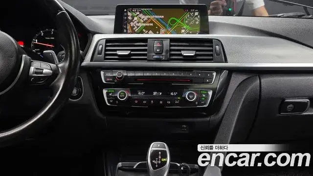 BMW 3 Series 2018 — Фото 12/20