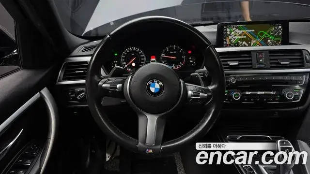BMW 3 Series 2018 — Фото 13/20
