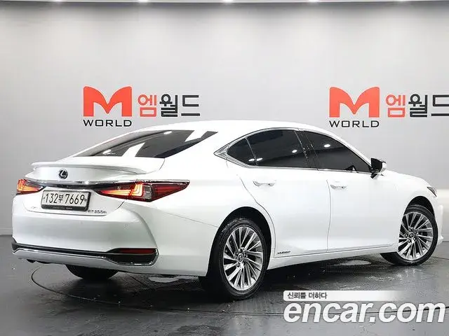 Lexus ES300h 2022 — ფოტო 11/20