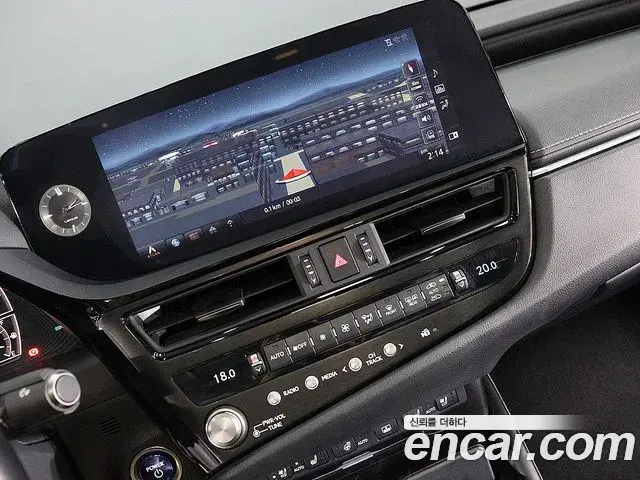 Lexus ES300h 2022 — ფოტო 2/20