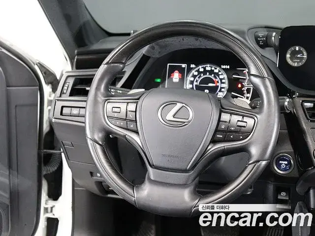 Lexus ES300h 2022 — ფოტო 10/20