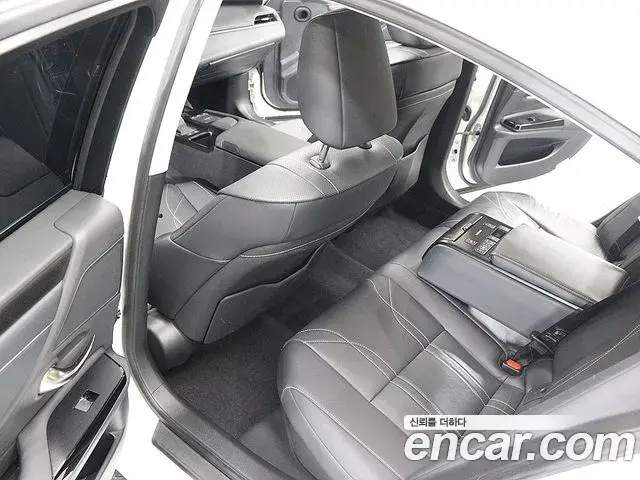 Lexus ES300h 2022 — ფოტო 1/20