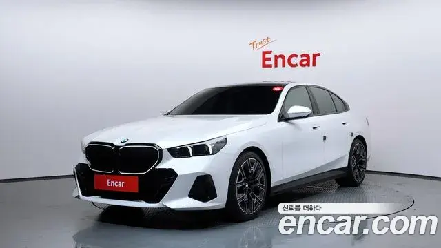 BMW 5 Series 2025 — Şəkil 27/34