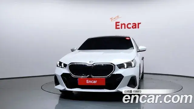 BMW 5 Series 2025 — Şəkil 28/34