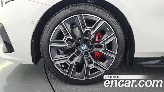 BMW 5 Series 2025 — Şəkil 30/34