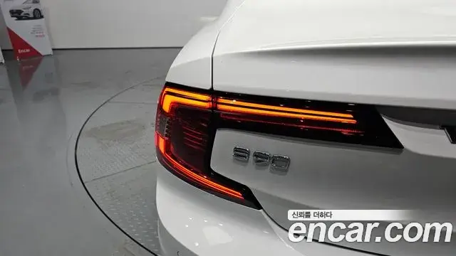 Volvo S90 2021 — Photo 32/33