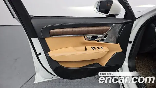 Volvo S90 2021 — Photo 14/33