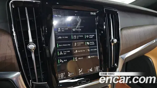 Volvo S90 2021 — Photo 8/33