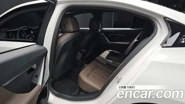 BMW 5 Series 2025 — Şəkil 7/34