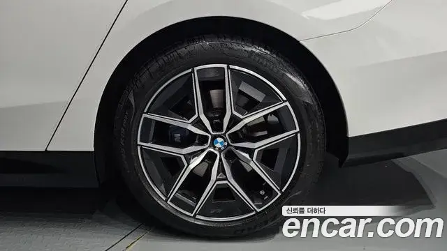 BMW 5 Series 2025 — Şəkil 14/34