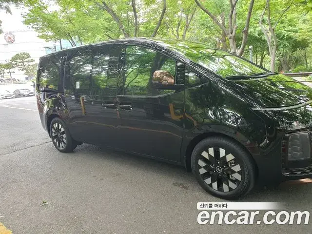 Hyundai Staria 2025 — Şəkil 10/16