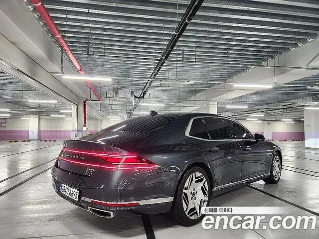 Genesis G90 2022 — Photo 17/20