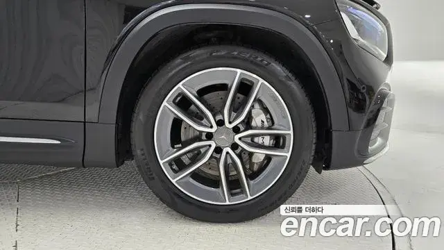 Mercedes-Benz GLB-Class 2025 — Фото 4/17