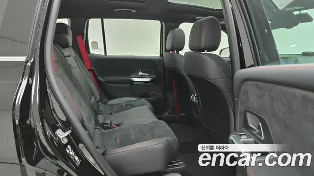 Mercedes-Benz GLB-Class 2025 — Фото 8/17