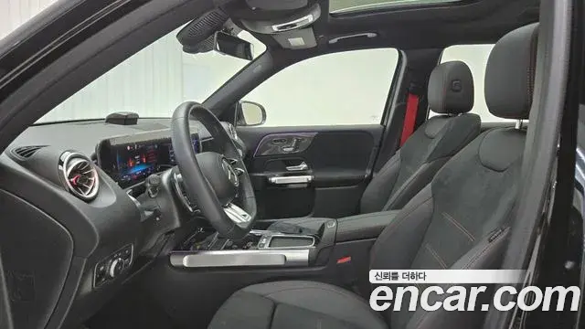 Mercedes-Benz GLB-Class 2025 — Фото 13/17