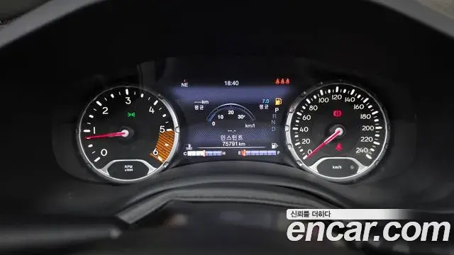 Jeep Renegade 2020 — ფოტო 27/32