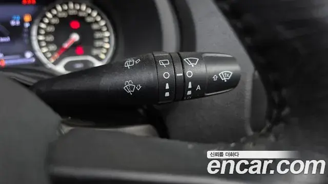 Jeep Renegade 2020 — ფოტო 32/32