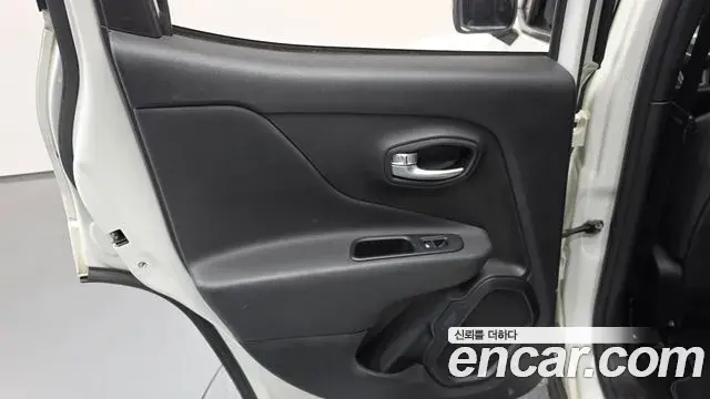 Jeep Renegade 2020 — ფოტო 31/32