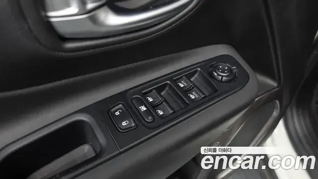 Jeep Renegade 2020 — ფოტო 25/32