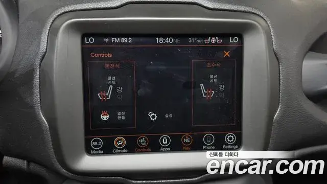 Jeep Renegade 2020 — ფოტო 23/32