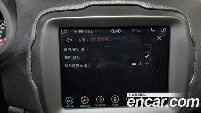 Jeep Renegade 2020 — ფოტო 29/32