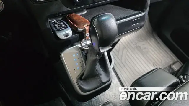 Hyundai Staria 2021 — Фото 9/20