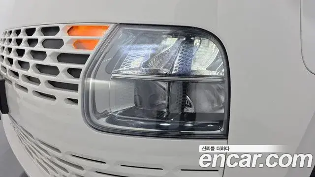 Hyundai Staria 2021 — Photo 4/40