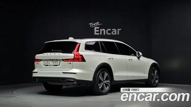 Volvo V60 Cross Country 2019 — Photo 4/20