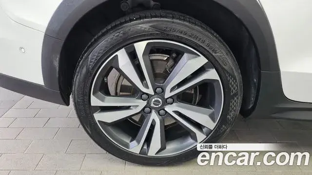 Volvo V60 Cross Country 2019 — Photo 18/20