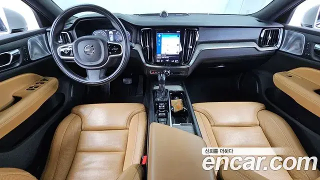 Volvo V60 Cross Country 2019 — Photo 10/20