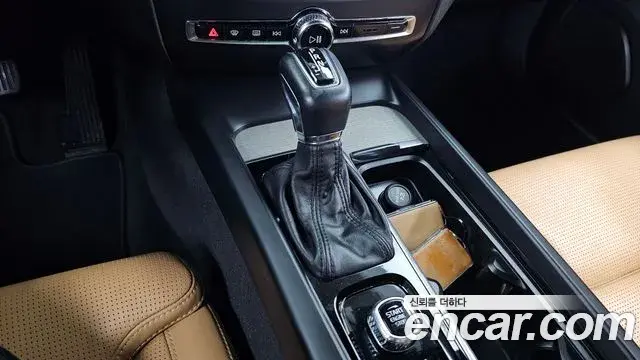 Volvo V60 Cross Country 2019 — Photo 11/20