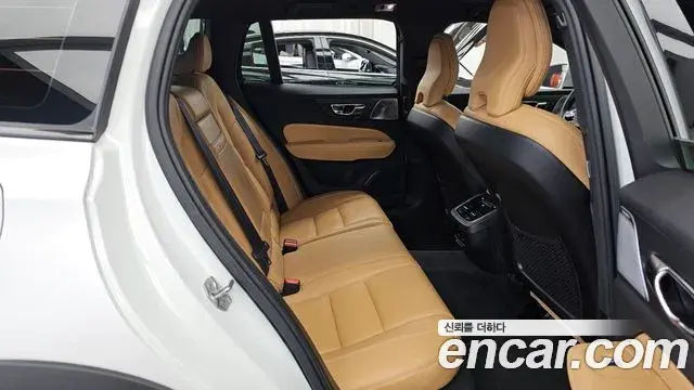 Volvo V60 Cross Country 2019 — Photo 13/20