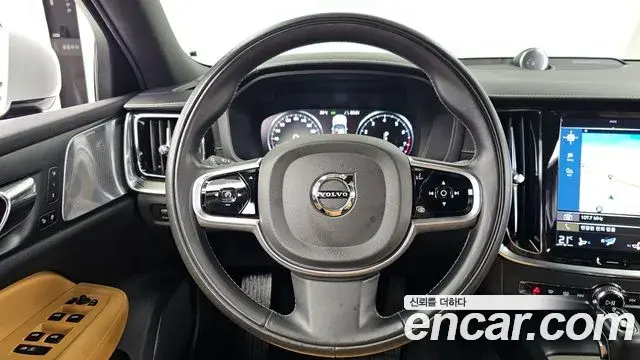 Volvo V60 Cross Country 2019 — Photo 19/20