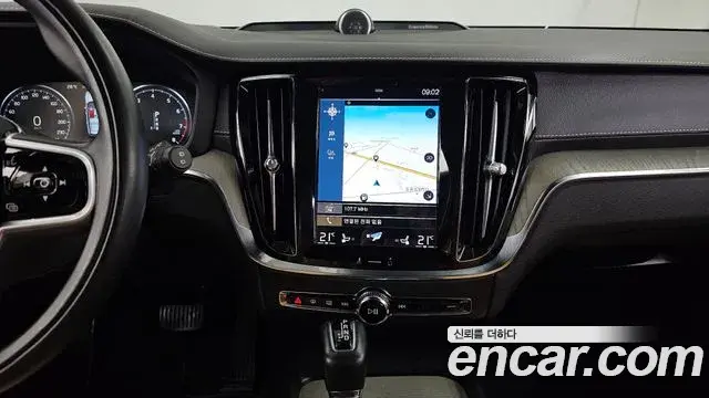 Volvo V60 Cross Country 2019 — Photo 14/20