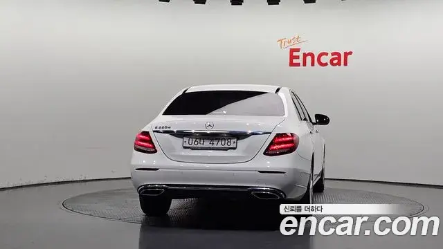 Mercedes-Benz E-Class 2018 — Фото 4/20