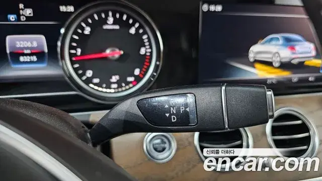 Mercedes-Benz E-Class 2018 — Фото 18/20