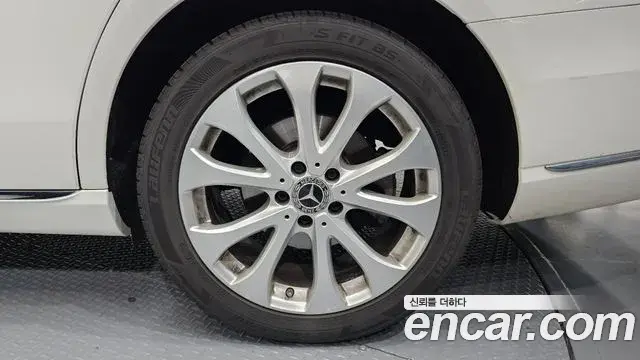 Mercedes-Benz E-Class 2018 — Photo 24/30