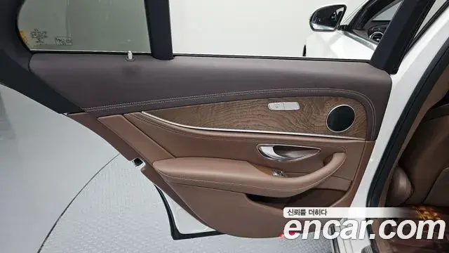 Mercedes-Benz E-Class 2018 — Photo 25/30